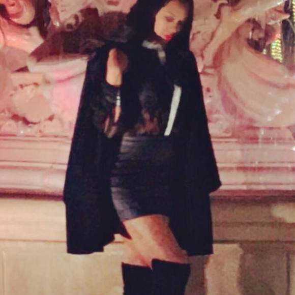 Meet your Posher, Mona - Picture 1 of 1